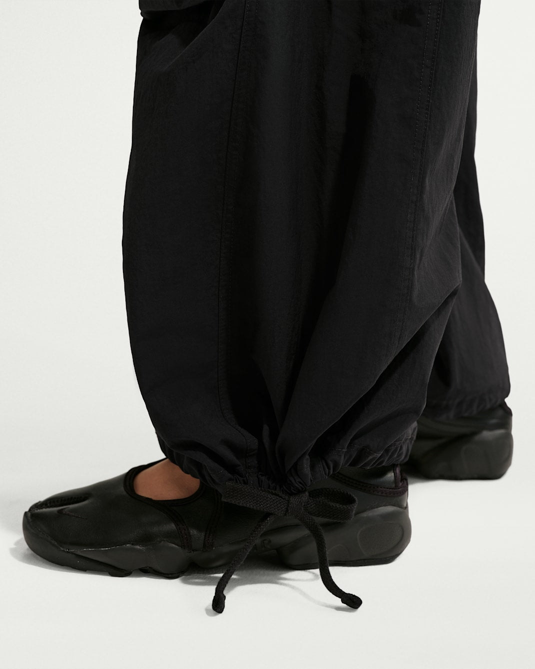 Women's Loose Mid-Rise Structured Pants