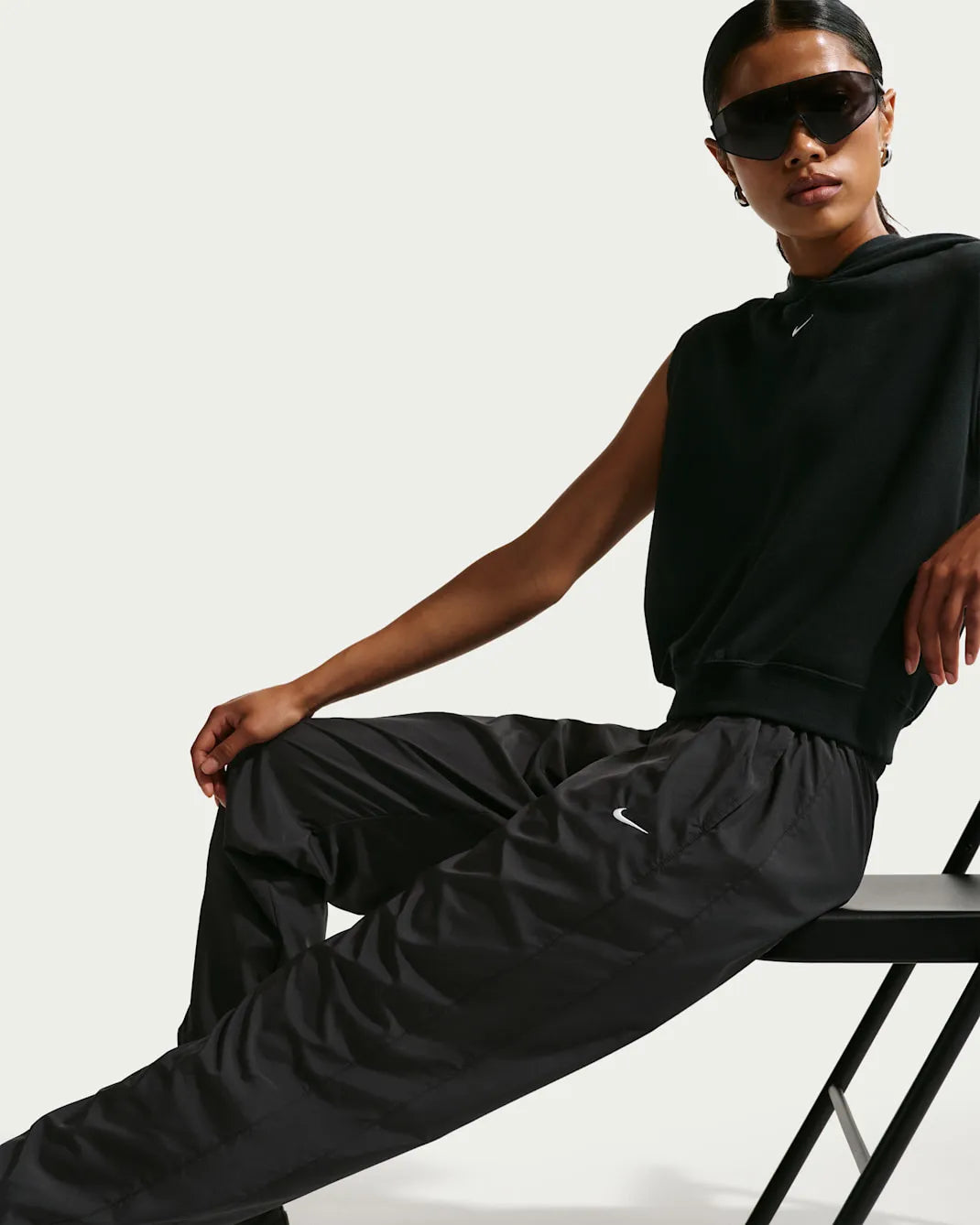Nike Sportswear Classic Wovens Women's UV Protection Mid-Rise Loose Joggers